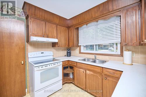 6357 Glengate Street, Niagara Falls, ON - Indoor Photo Showing Kitchen With Double Sink