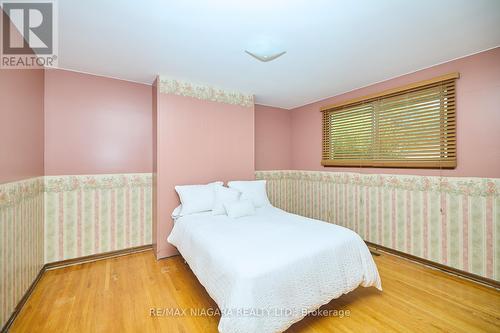 6357 Glengate Street, Niagara Falls, ON - Indoor Photo Showing Bedroom