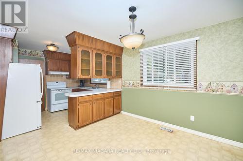 6357 Glengate Street, Niagara Falls, ON - Indoor Photo Showing Kitchen