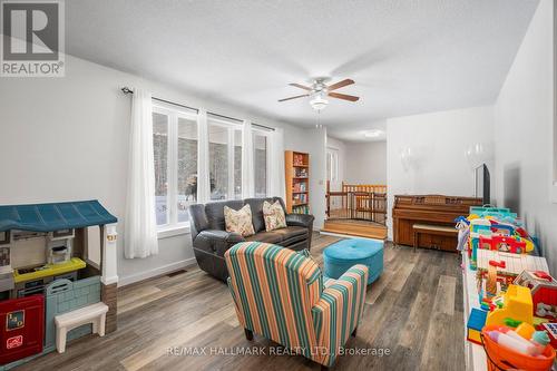 1140 Somerville 3Rd Conc., Kawartha Lakes, ON - Indoor Photo Showing Living Room