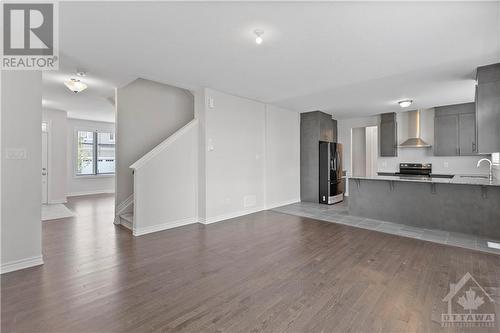 158 Aubrais Crescent, Ottawa, ON - Indoor Photo Showing Kitchen