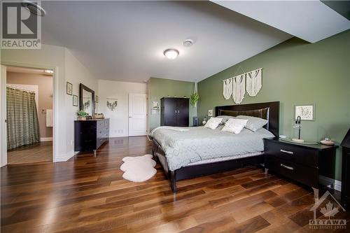 99 Muirfield Court, Ottawa, ON - Indoor Photo Showing Bedroom