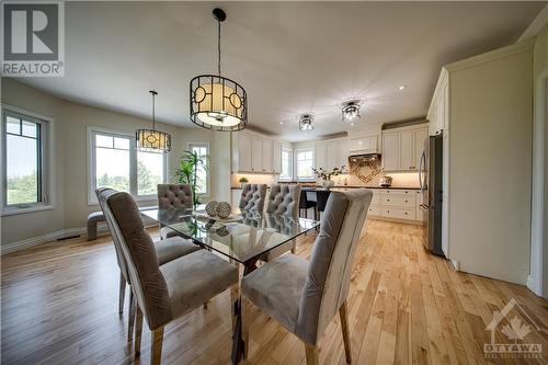 99 Muirfield Court, Ottawa, ON - Indoor Photo Showing Dining Room