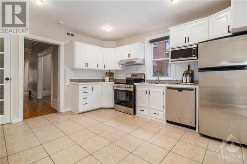 487 Cooper Street, Ottawa, ON - Indoor Photo Showing Kitchen