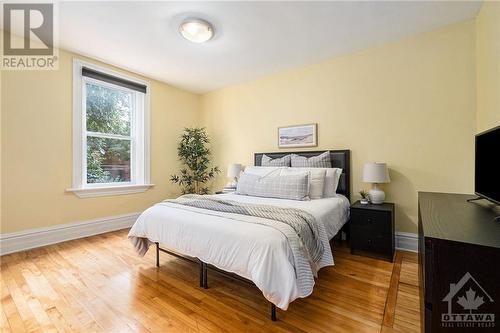 487 Cooper Street, Ottawa, ON - Indoor Photo Showing Bedroom