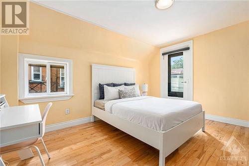 487 Cooper Street, Ottawa, ON - Indoor Photo Showing Bedroom