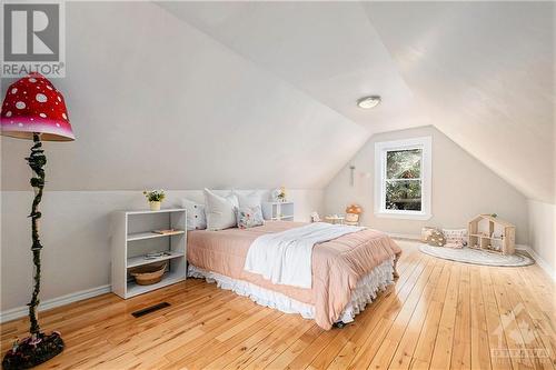 487 Cooper Street, Ottawa, ON - Indoor Photo Showing Bedroom