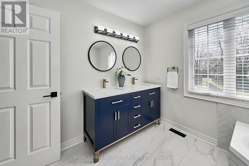 #7 - 25 Manor Park Crescent, Guelph (Old University), ON - Indoor Photo Showing Bathroom