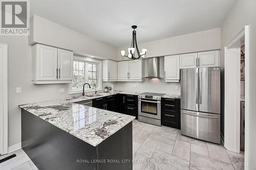 #7 - 25 Manor Park Crescent, Guelph (Old University), ON - Indoor Photo Showing Kitchen With Upgraded Kitchen