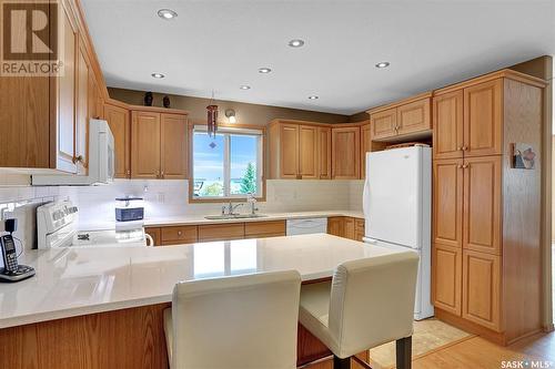 207 4451 Nicurity Drive, Regina, SK - Indoor Photo Showing Kitchen