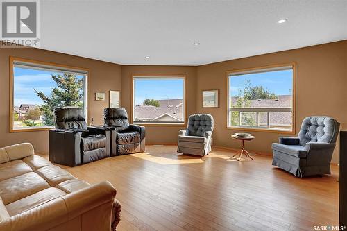 207 4451 Nicurity Drive, Regina, SK - Indoor Photo Showing Living Room