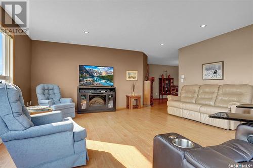 207 4451 Nicurity Drive, Regina, SK - Indoor Photo Showing Living Room