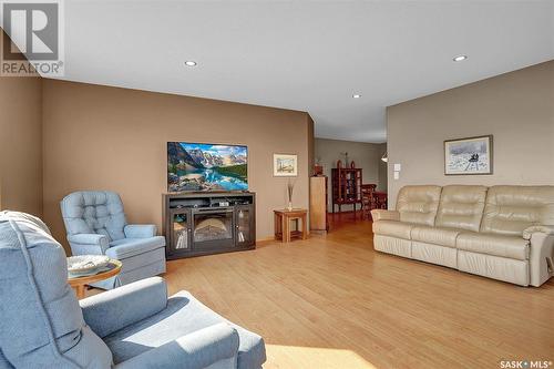 207 4451 Nicurity Drive, Regina, SK - Indoor Photo Showing Living Room