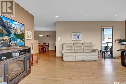 207 4451 Nicurity Drive, Regina, SK - Indoor Photo Showing Living Room