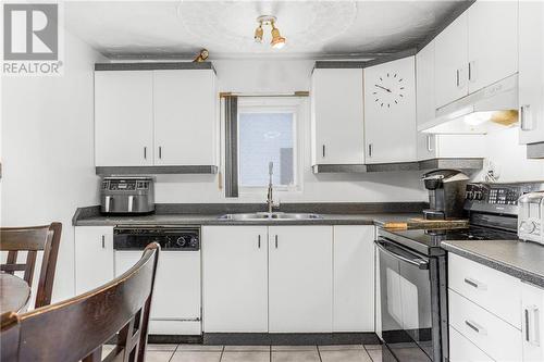 344 Abbott Street, Hawkesbury, ON - Indoor Photo Showing Kitchen With Double Sink