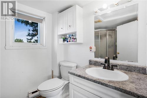 344 Abbott Street, Hawkesbury, ON - Indoor Photo Showing Bathroom