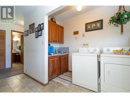 1195 Kirkpatrick Road, Tappen, BC - Indoor Photo Showing Laundry Room