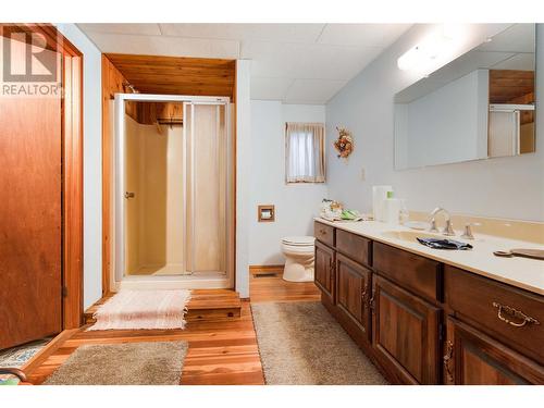 1195 Kirkpatrick Road, Tappen, BC - Indoor Photo Showing Bathroom