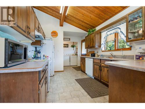 1195 Kirkpatrick Road, Tappen, BC - Indoor Photo Showing Kitchen With Double Sink