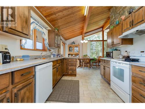 1195 Kirkpatrick Road, Tappen, BC - Indoor Photo Showing Kitchen With Double Sink