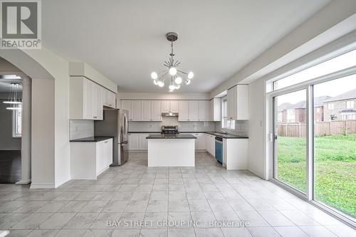 10 Rugman Crescent, Springwater (Minesing), ON - Indoor Photo Showing Kitchen