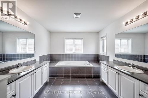 10 Rugman Crescent, Springwater (Minesing), ON - Indoor Photo Showing Bathroom