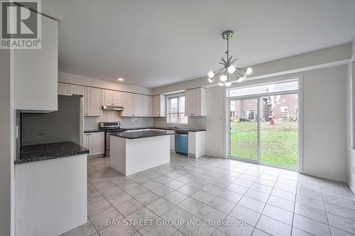 10 Rugman Crescent, Springwater (Minesing), ON - Indoor Photo Showing Kitchen With Upgraded Kitchen