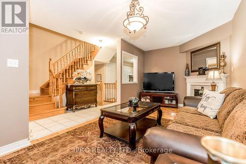 43 Coolsprings Crescent, Caledon, ON - Indoor Photo Showing Living Room