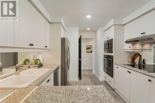 125 - 2289 Lake Shore Boulevard W, Toronto (Mimico), ON - Indoor Photo Showing Kitchen