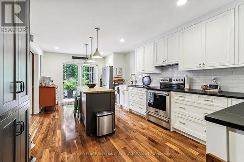 607 Locust Street, Burlington (Brant), ON - Indoor Photo Showing Kitchen With Upgraded Kitchen