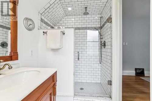 607 Locust Street, Burlington (Brant), ON - Indoor Photo Showing Bathroom