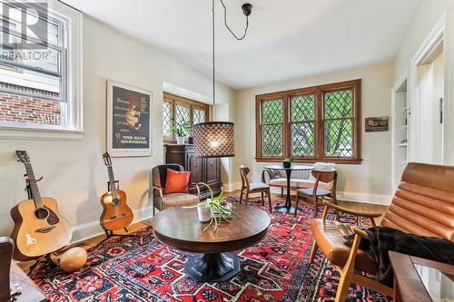 607 Locust Street, Burlington (Brant), ON - Indoor Photo Showing Living Room