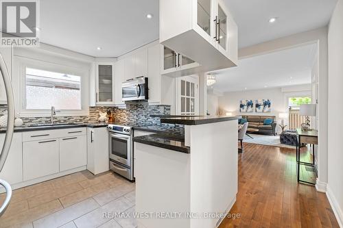 4 Markhall Avenue, Toronto (Islington-City Centre West), ON - Indoor Photo Showing Kitchen With Upgraded Kitchen