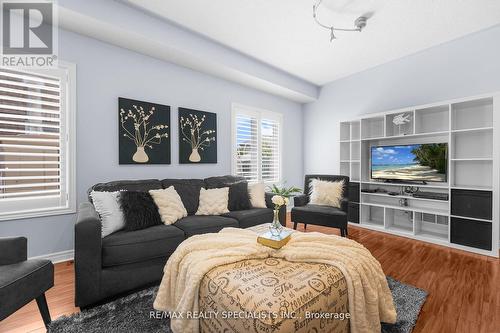 110 Pappain Crescent, Brampton (Snelgrove), ON - Indoor Photo Showing Living Room