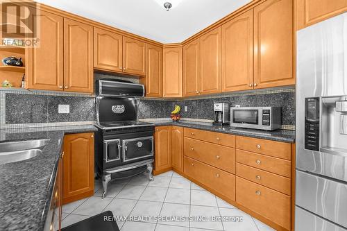 110 Pappain Crescent, Brampton (Snelgrove), ON - Indoor Photo Showing Kitchen With Double Sink