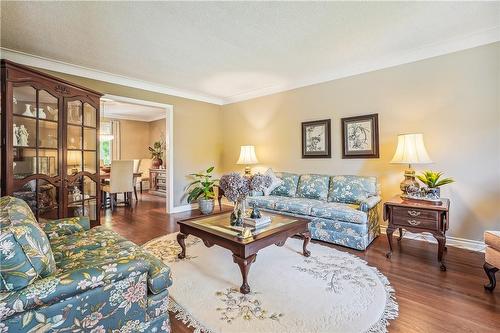 1650 Kerns Road, Burlington, ON - Indoor Photo Showing Living Room