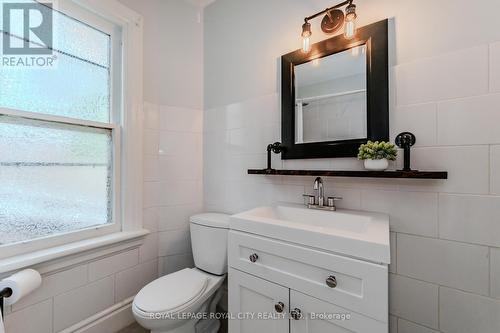 108 Harris Street, Guelph, ON - Indoor Photo Showing Bathroom