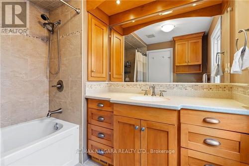 32 Forest Hill Road, St. Catharines, ON - Indoor Photo Showing Bathroom