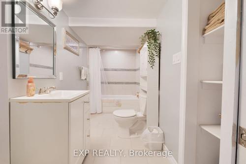 316 Barton Street, Hamilton (Stoney Creek), ON - Indoor Photo Showing Bathroom