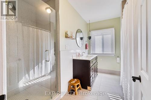 316 Barton Street, Hamilton, ON - Indoor Photo Showing Bathroom