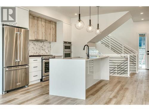 2735 Shannon Lake Road Unit# 109, West Kelowna, BC - Indoor Photo Showing Kitchen With Upgraded Kitchen