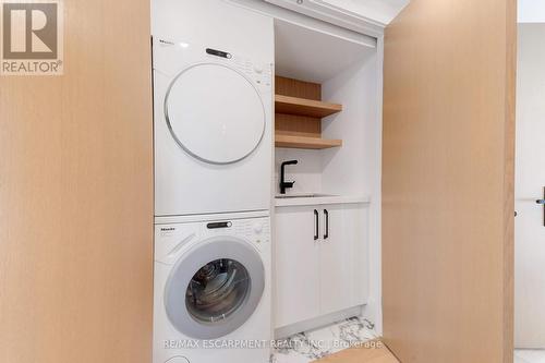 Ph1 - 20 Niagara Street, Toronto (Waterfront Communities), ON - Indoor Photo Showing Laundry Room