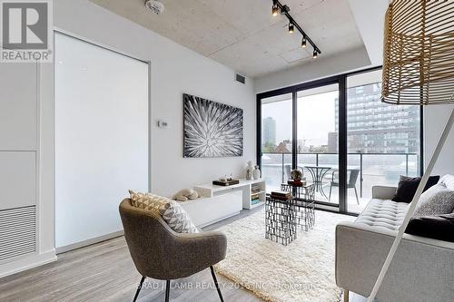 305 - 55 Ontario Street, Toronto (Moss Park), ON - Indoor Photo Showing Living Room