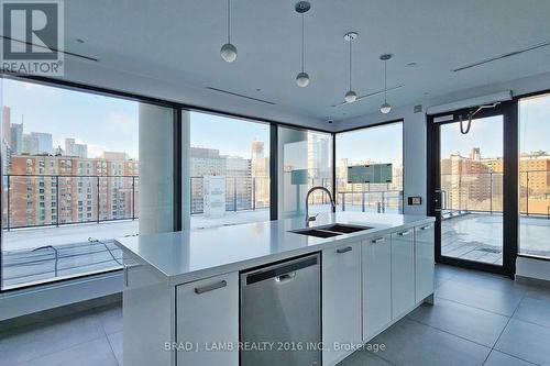 305 - 55 Ontario Street, Toronto (Moss Park), ON - Indoor Photo Showing Kitchen With Double Sink With Upgraded Kitchen