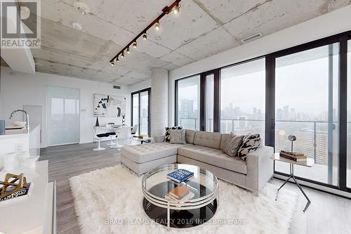 2302 - 55 Ontario Street, Toronto (Moss Park), ON - Indoor Photo Showing Living Room