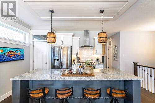 7 Sunrise Lane, Lambton Shores (Grand Bend), ON - Indoor Photo Showing Kitchen With Upgraded Kitchen