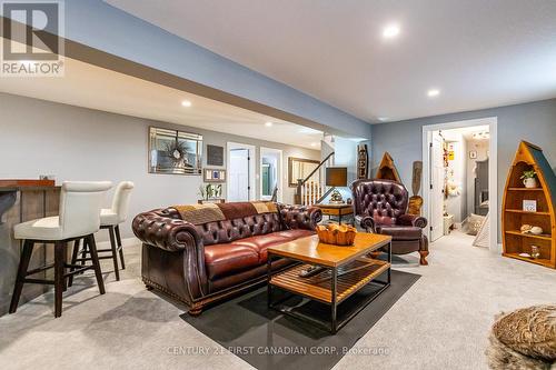 7 Sunrise Lane, Lambton Shores (Grand Bend), ON - Indoor Photo Showing Living Room