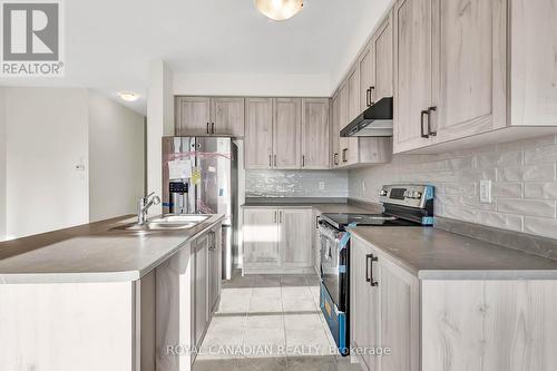 205 Port Crescent E, Welland, ON - Indoor Photo Showing Kitchen With Double Sink With Upgraded Kitchen