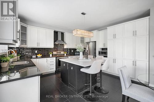 340 Falling Green Crescent, Kitchener, ON - Indoor Photo Showing Kitchen With Upgraded Kitchen