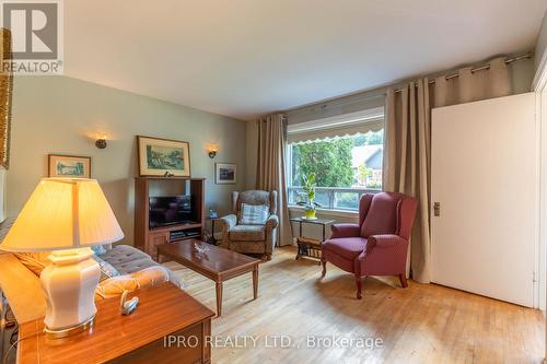 35 Wolcott Avenue, Toronto (Oakridge), ON - Indoor Photo Showing Living Room